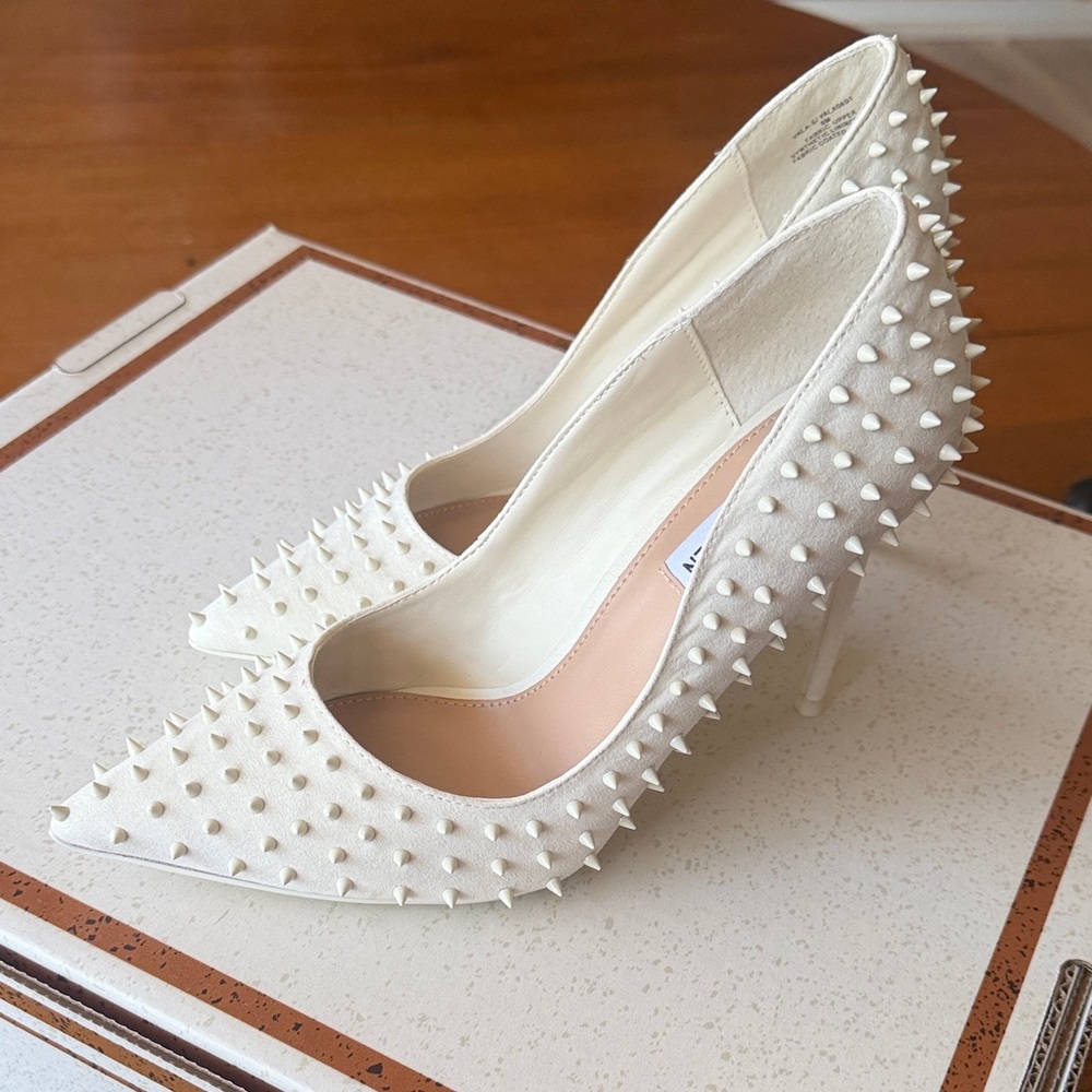 White Studded Steve Madden pumps - Picture 3 of 6